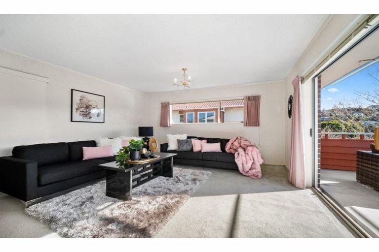 Photo of property in 42 Stapleford Crescent, Browns Bay, Auckland, 0630