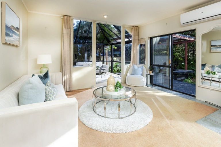 Photo of property in 2/32 Centorian Drive, Windsor Park, Auckland, 0632