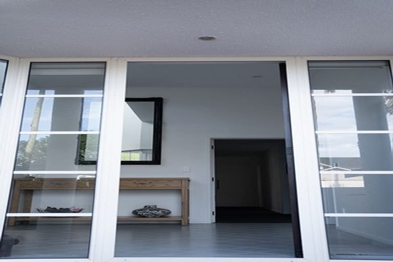 Photo of property in 1/2 Ocean View Road, Milford, Auckland, 0620