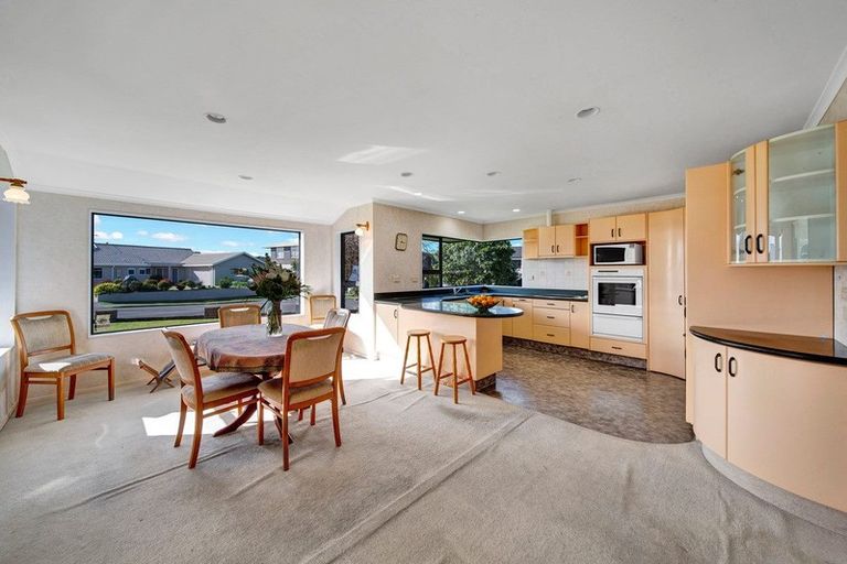 Photo of property in 10 Chatswood Grove, Fitzroy, New Plymouth, 4312