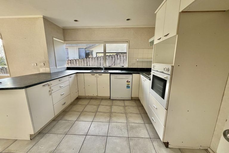 Photo of property in 2 Birchlea Rise, Goodwood Heights, Auckland, 2105