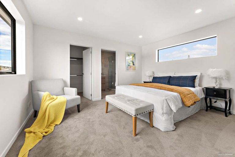 Photo of property in 37c Kingdale Road, Henderson, Auckland, 0610