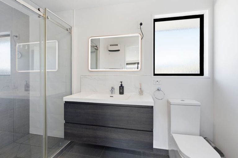Photo of property in 26 Takaro Avenue, Sockburn, Christchurch, 8042