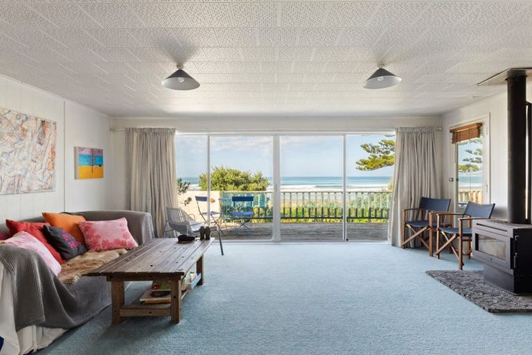 Photo of property in 14 Makorori Beach Road, Makorori, Gisborne, 4073