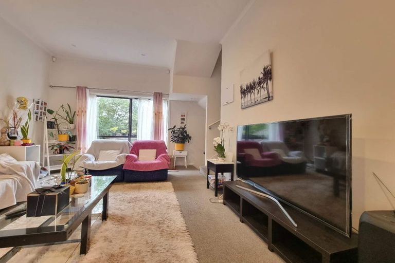 Photo of property in 11/2 Swan Hill Drive, Glen Eden, Auckland, 0602