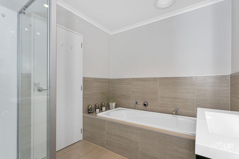 Photo of property in 28 Eyton Kay Road, Hobsonville, Auckland, 0616