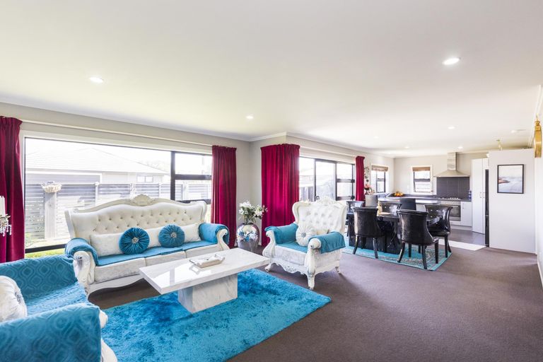 Photo of property in 1 Angelina Way, Kelvin Grove, Palmerston North, 4414