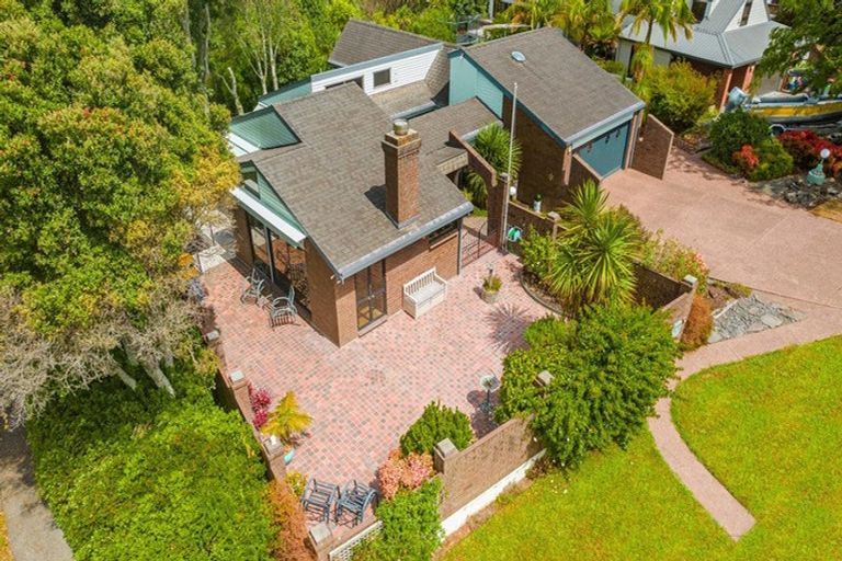 Photo of property in 5 Clearwater Cove, West Harbour, Auckland, 0618