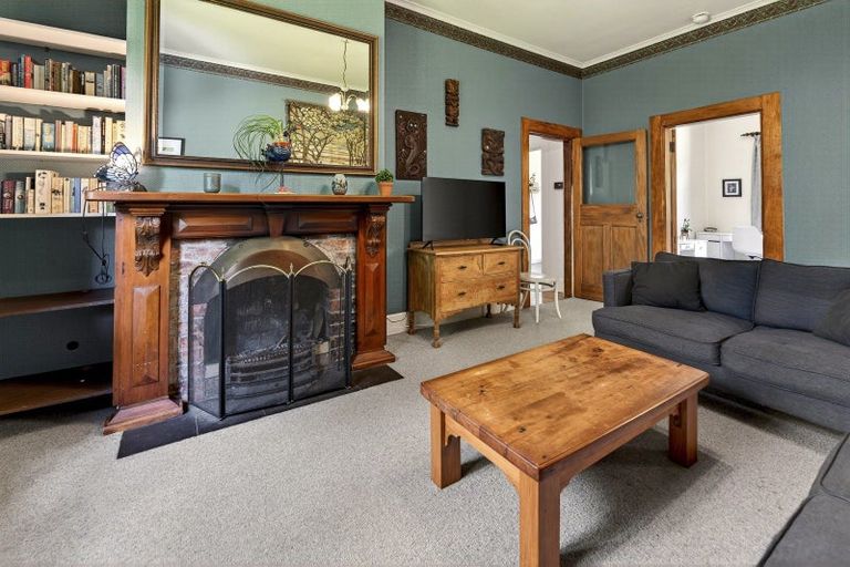 Photo of property in 77 Pahiatua Street, Hokowhitu, Palmerston North, 4410