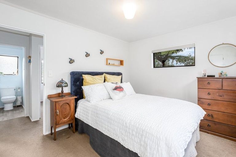 Photo of property in 25 John Witton Drive, Crofton Downs, Wellington, 6035