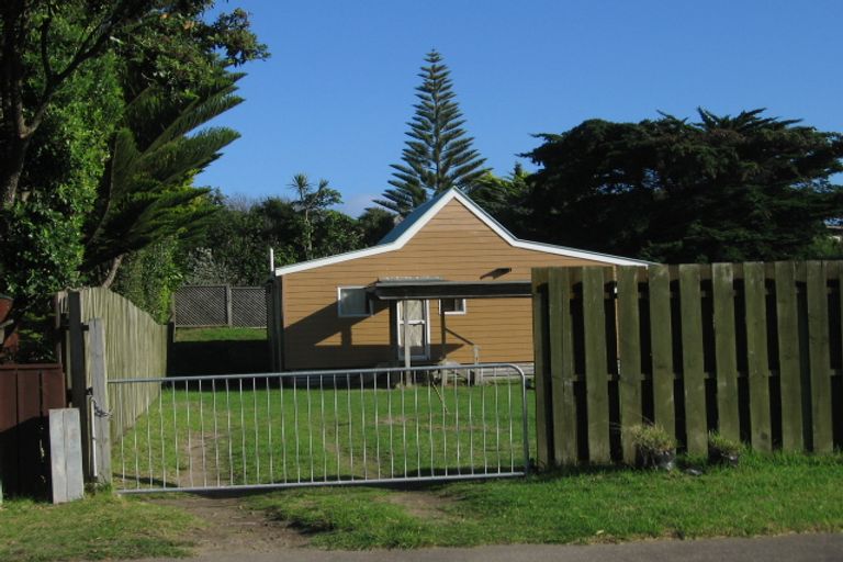 Photo of property in 7 Goldie Place, Waikanae Beach, Waikanae, 5036