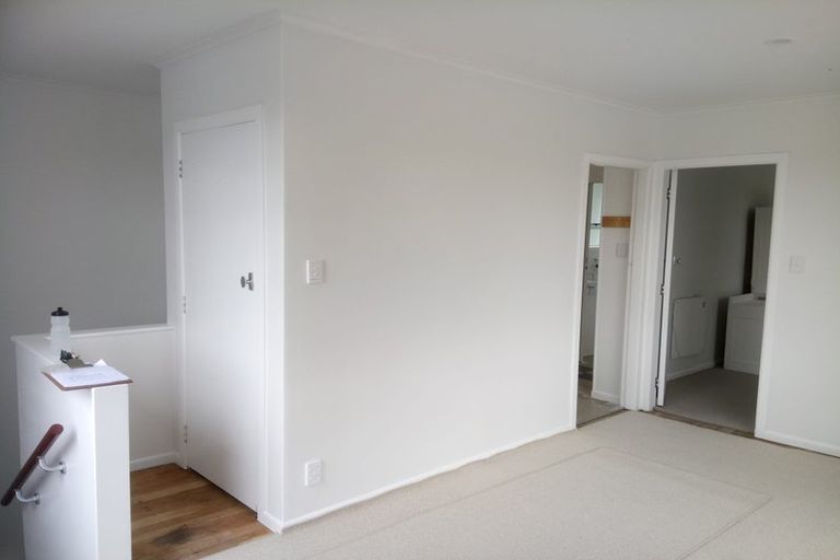 Photo of property in 1/10 Mckelvey Place, Tawa, Wellington, 5028