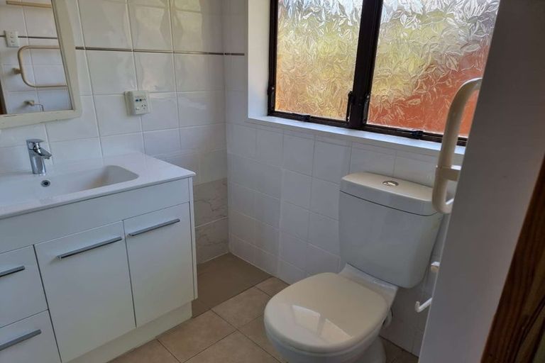 Photo of property in 47 Dalwhinnie Parade, Highland Park, Auckland, 2010