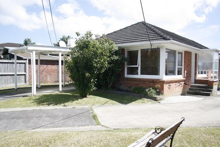 Photo of property in 1/87 Lake Road, Belmont, Auckland, 0622