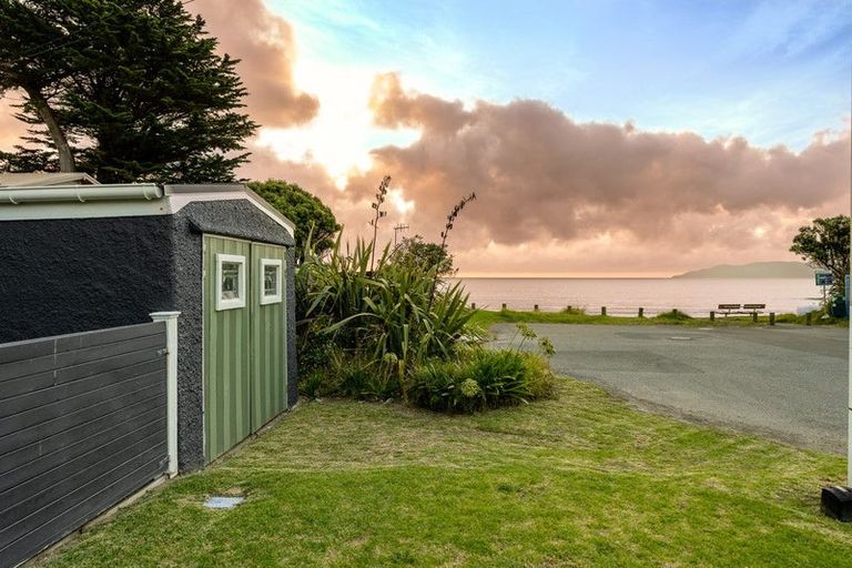 Photo of property in 33 Tainui Street, Raumati Beach, Paraparaumu, 5032