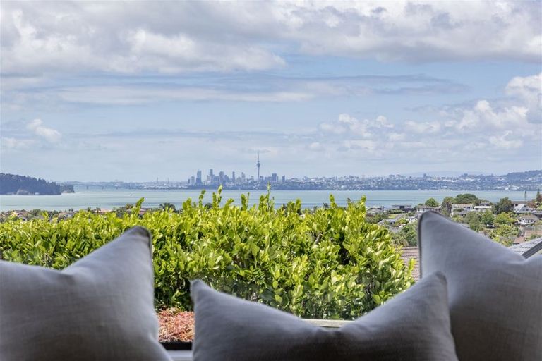 Photo of property in 20 Bernleigh Terrace, West Harbour, Auckland, 0618