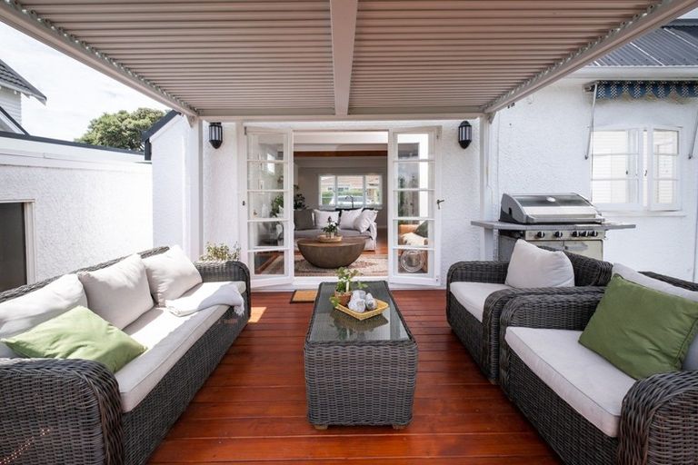 Photo of property in 6 Coleman Terrace, Hospital Hill, Napier, 4110