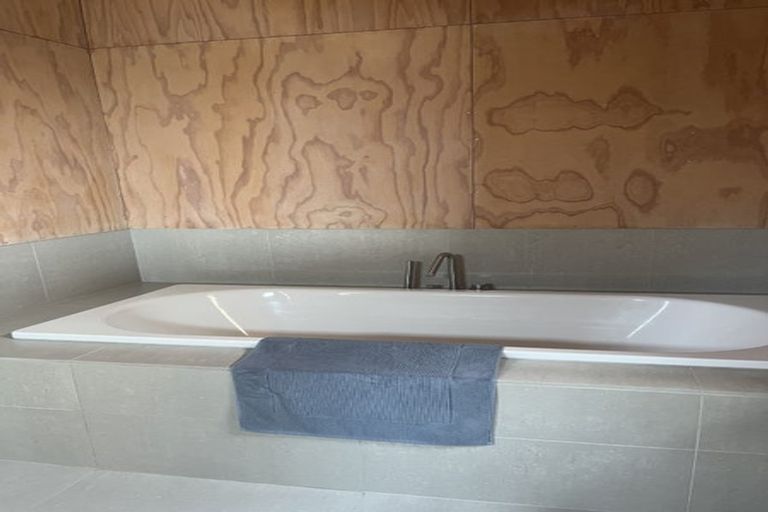 Photo of property in 21a Old Lake Road, Narrow Neck, Auckland, 0624