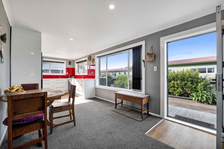 Photo of property in 100 Pembroke Road West, Pembroke, Stratford, 4332