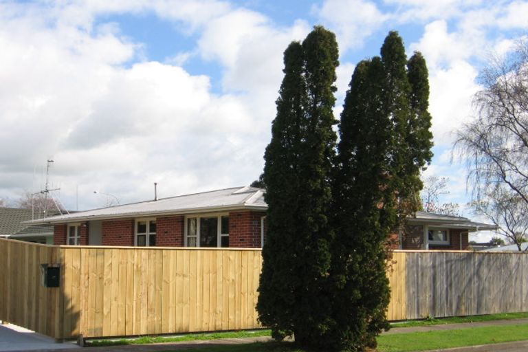 Photo of property in 16 Kapiti Place, Awapuni, Palmerston North, 4412