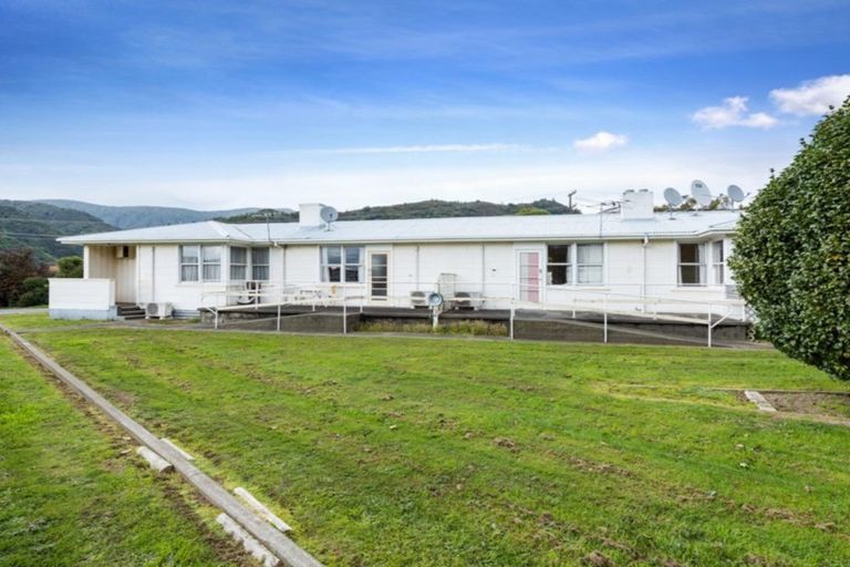 Photo of property in 23 Buller Street, Picton, 7220