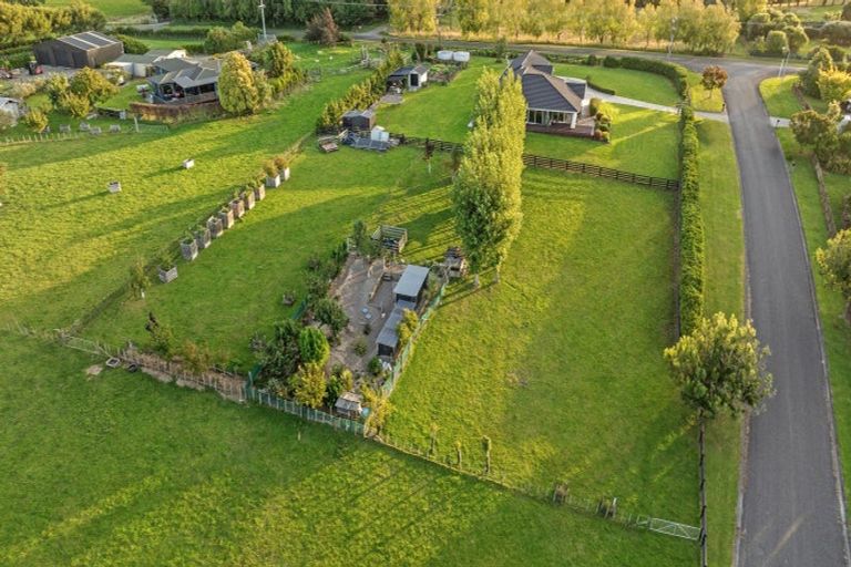 Photo of property in 2 Tutakarae Road, Kelvin Grove, Palmerston North, 4470