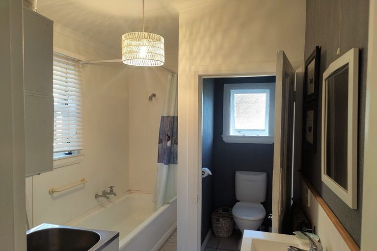 Photo of property in 108 Waikawa Road, Picton, 7220