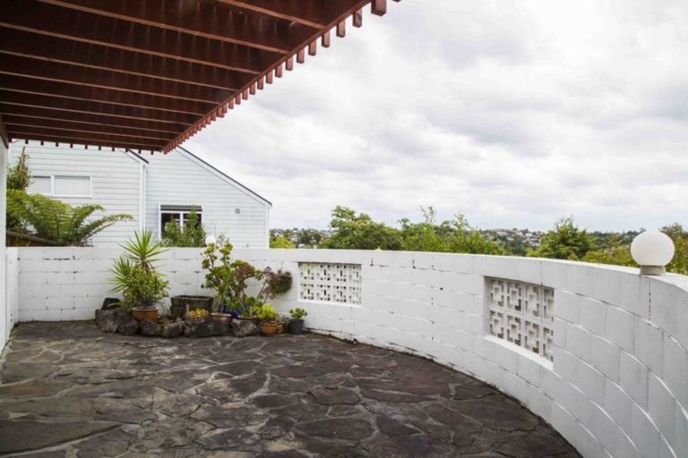 Photo of property in 1/12 Lynngate Place, Hillcrest, Auckland, 0627