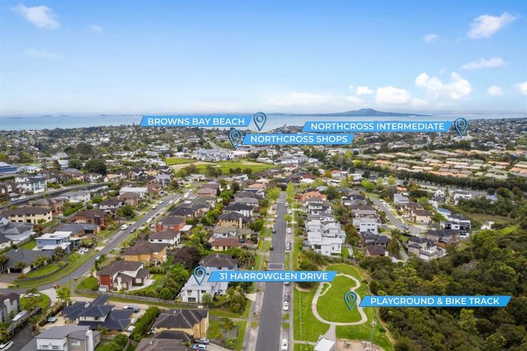 Photo of property in 31 Harrowglen Drive, Northcross, Auckland, 0632