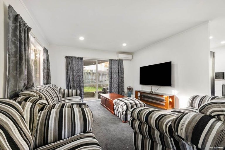 Photo of property in 2/723 Swanson Road, Swanson, Auckland, 0612