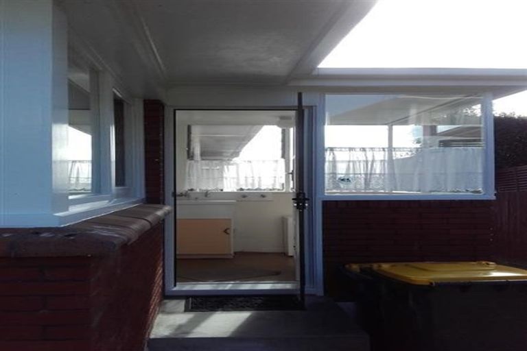 Photo of property in 2/2 Eban Avenue, Hillcrest, Auckland, 0627