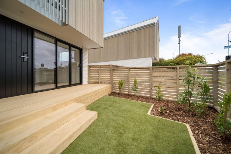 Photo of property in 2/39 Pakuranga Road, Pakuranga, Auckland, 2010