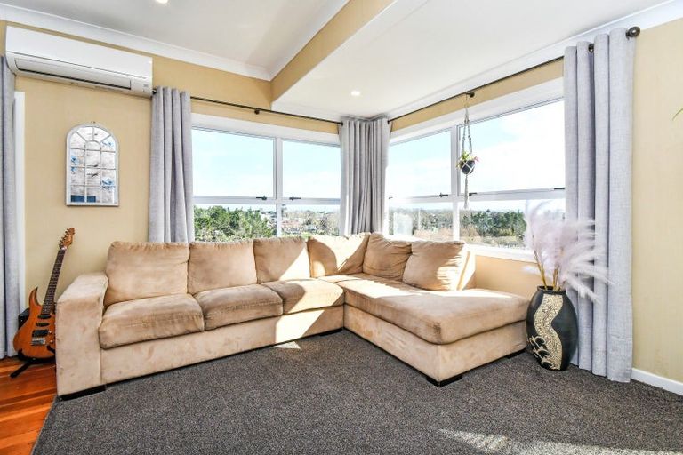 Photo of property in 32 Peverill Crescent, Papatoetoe, Auckland, 2025