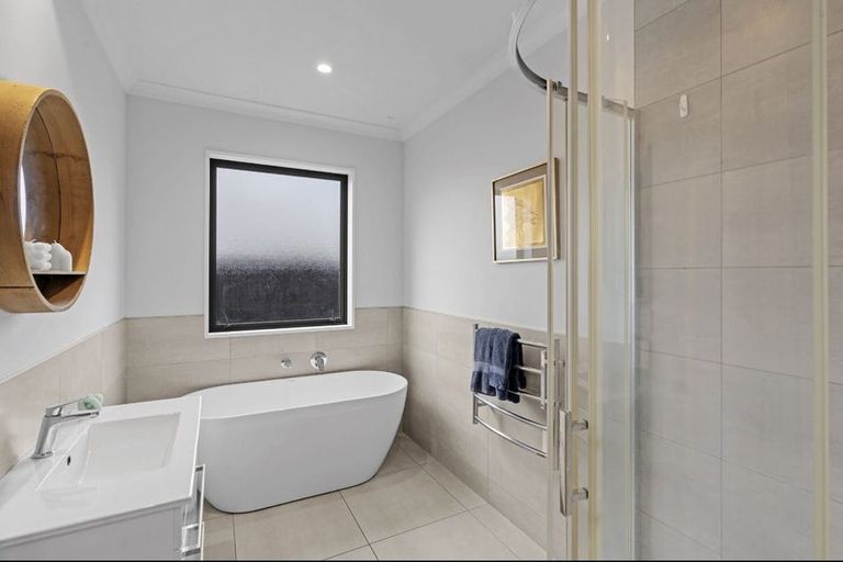 Photo of property in 129 Aviemore Drive, Highland Park, Auckland, 2010