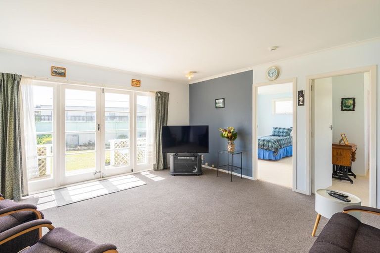 Photo of property in 11 Adrian Grove, Waikanae Beach, Waikanae, 5036