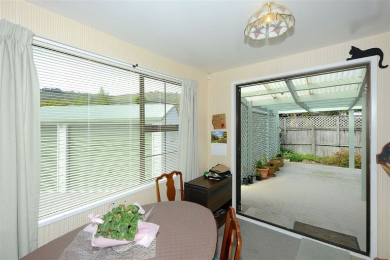 Photo of property in 12 Stedley Place, Heathcote Valley, Christchurch, 8022