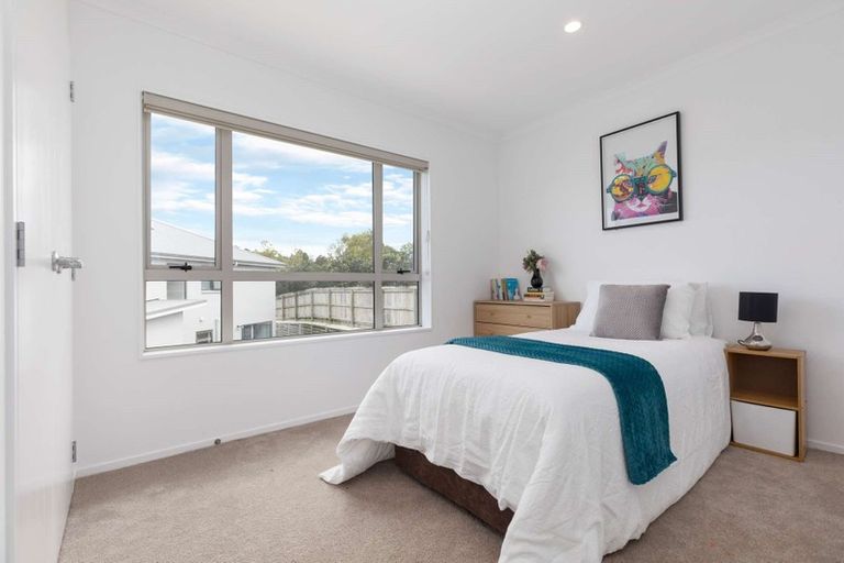 Photo of property in 24 William Wallbank Crescent, Swanson, Auckland, 0614