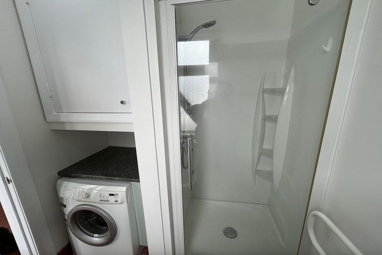 Photo of property in Chatsworth Flats, 5/23 Pirie Street, Mount Victoria, Wellington, 6011