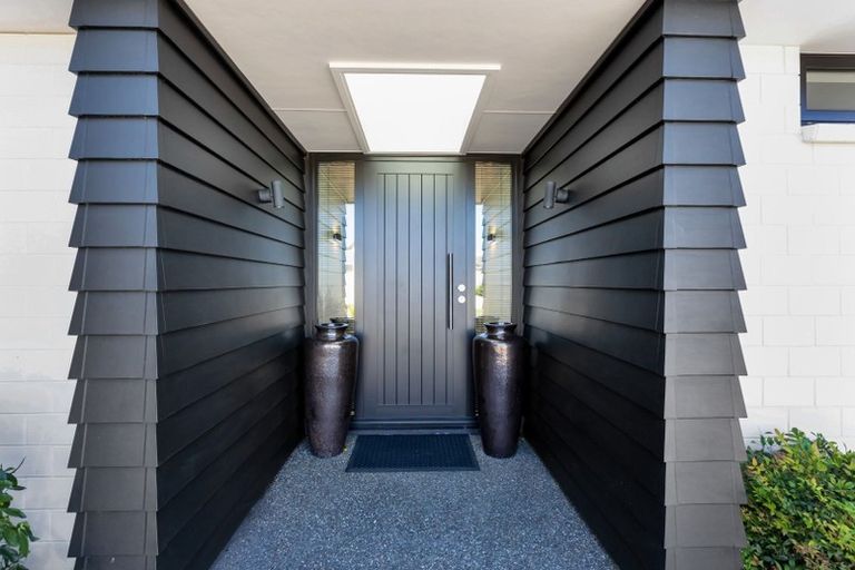 Photo of property in 3 Tupare Place, Highlands Park, New Plymouth, 4312