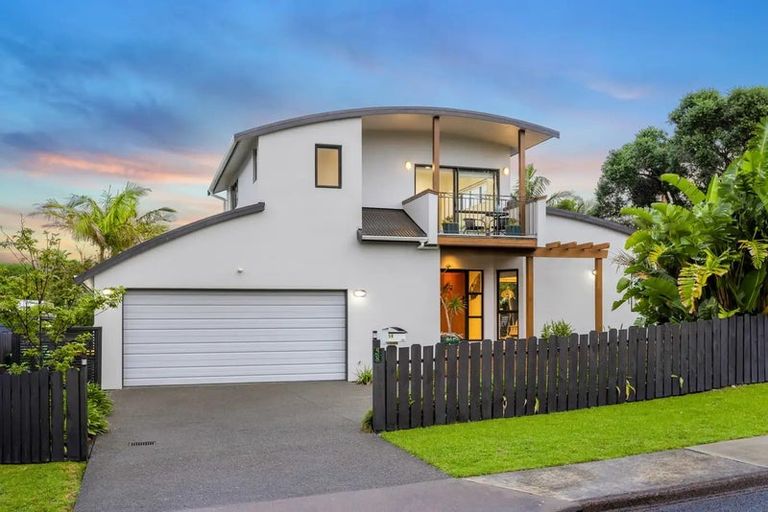 Photo of property in 58 Rosario Crescent, Red Beach, 0932