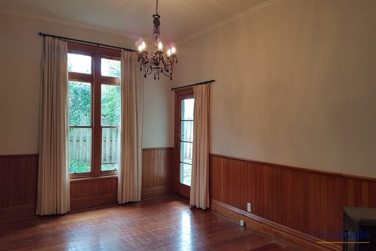 Photo of property in 30 Taupata Street, Redcliffs, Christchurch, 8081