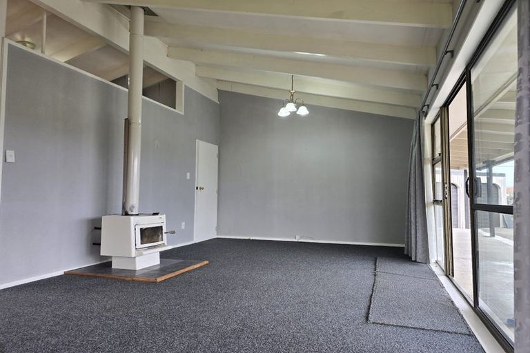 Photo of property in 15 Leeton Drive, Waipukurau, 4200
