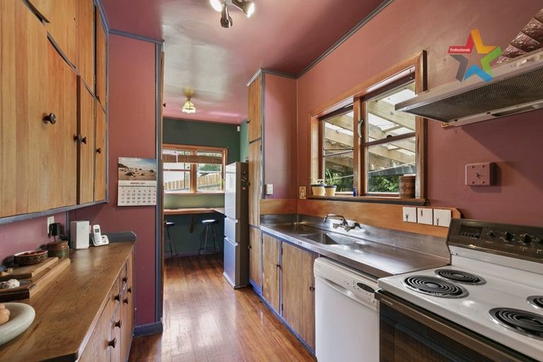 Photo of property in 103 Sunshine Avenue, Karori, Wellington, 6012