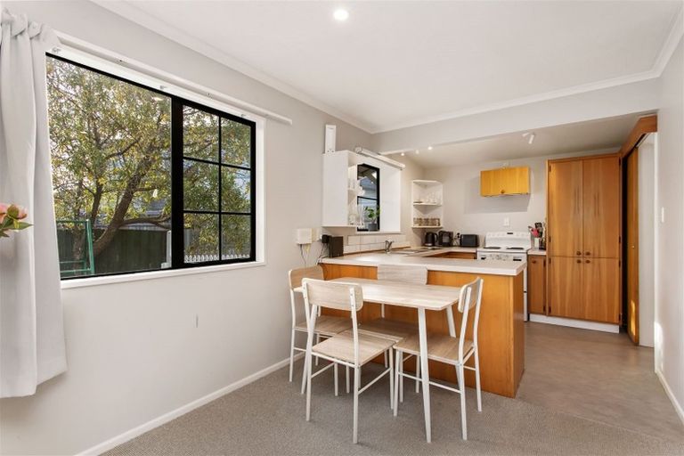 Photo of property in 2/49a Main Road, Redcliffs, Christchurch, 8081