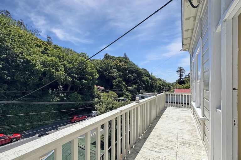 Photo of property in 123a Glenmore Street, Kelburn, Wellington, 6012