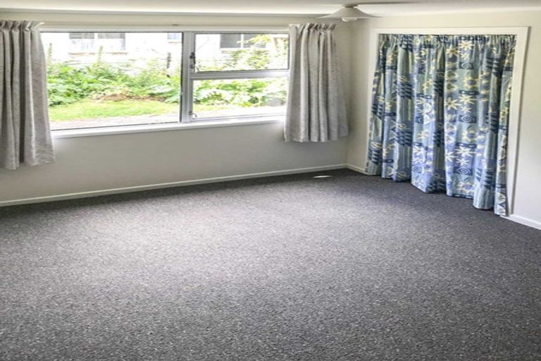 Photo of property in 32 Kervil Avenue, Te Atatu Peninsula, Auckland, 0610