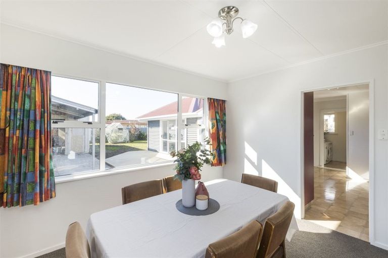 Photo of property in 35 Abraham Crescent, Milson, Palmerston North, 4414
