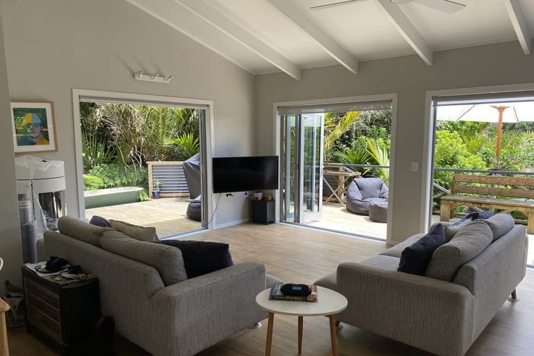 Photo of property in 99 Garden Road, Piha, New Lynn, 0772