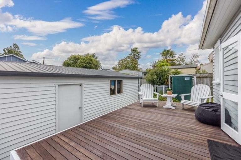 Photo of property in 22 Te Atatu Road, Te Atatu South, Auckland, 0610