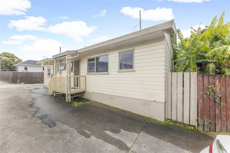 Photo of property in 2/34 Plunket Avenue, Papatoetoe, Auckland, 2104